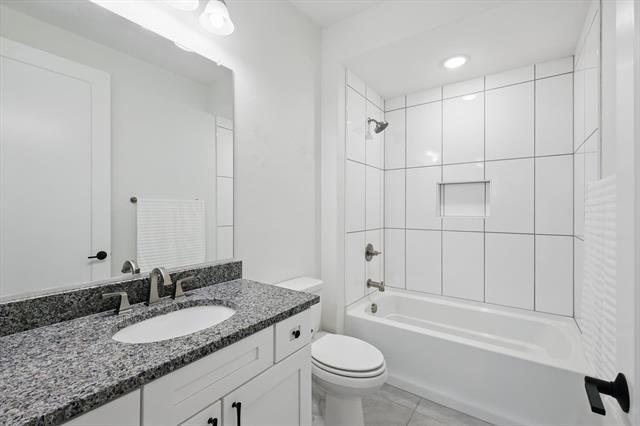 Building Photo - 12424 Blue Granite Dr