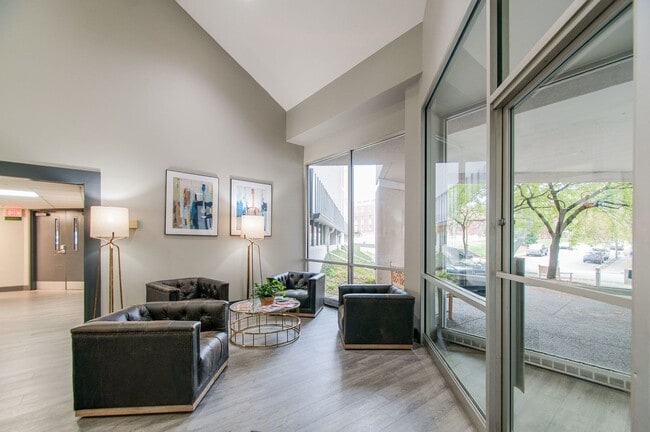 Building Photo - Centrally Located Mid-Town High-rise