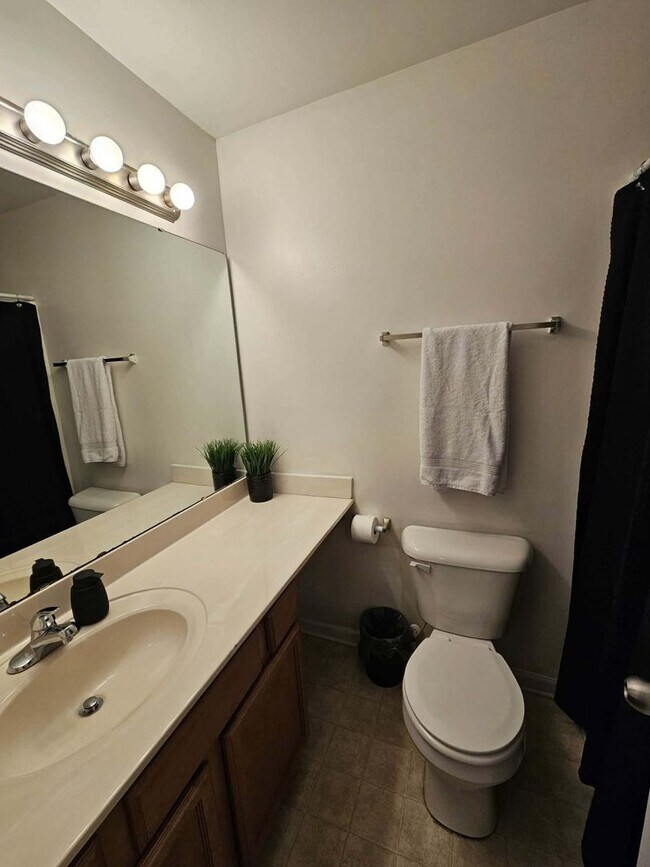Building Photo - 2 Bedroom Townhome Off Of Gum Branch Rd