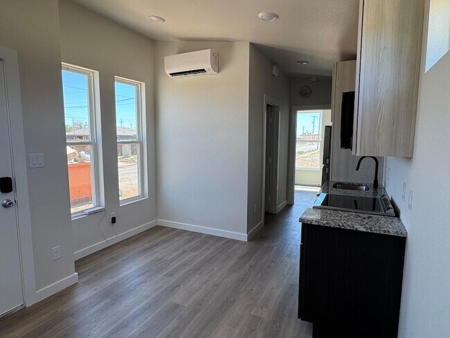 Building Photo - 214 Fig Ave