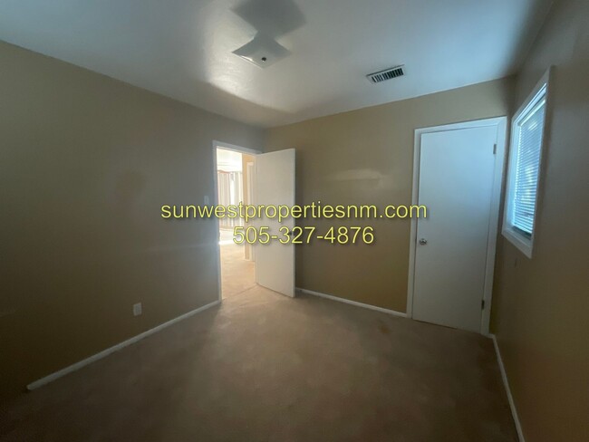 Building Photo - 2 Bedroom, 1 Bath house