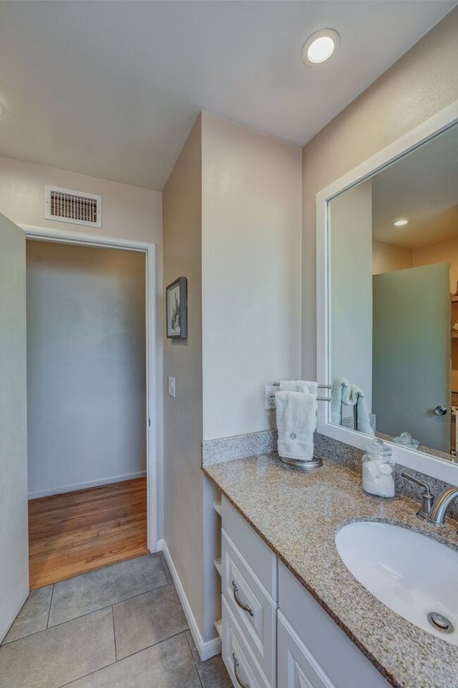 Building Photo - House for Rent- 4 bedrooms 2 baths, within...