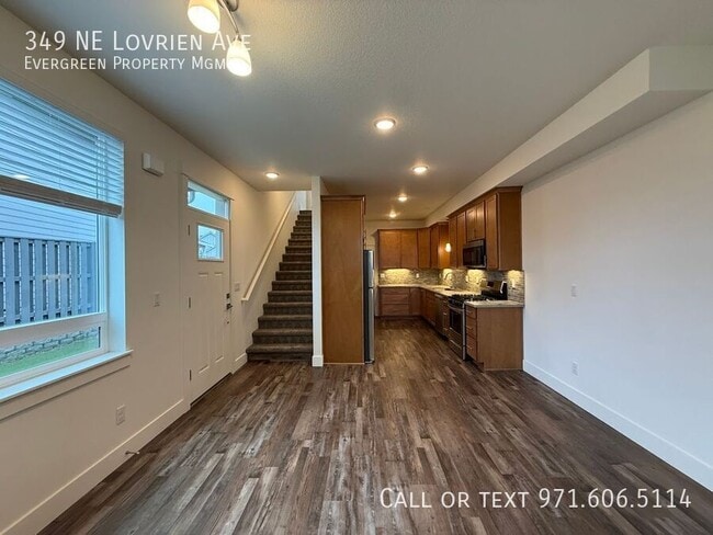 Building Photo - 349 NE Lovrien Ave