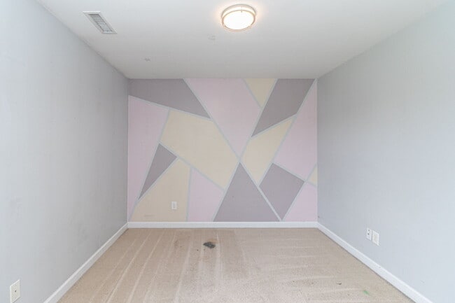 Building Photo - Spacious 2-Story in Pikeville! 3 BR | 2.5 BA w/ Bonus Room *Lawn Care / Trash Included*
