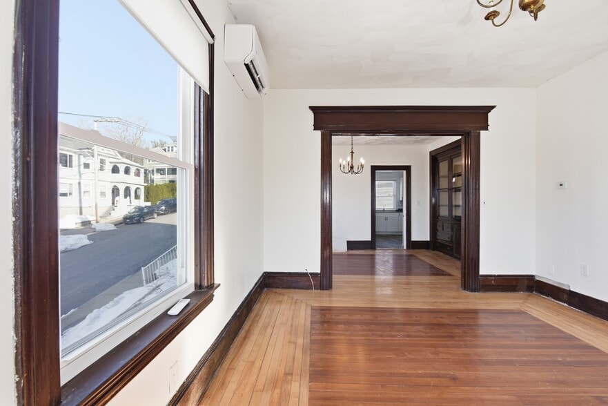 Building Photo - 341 Belmont St