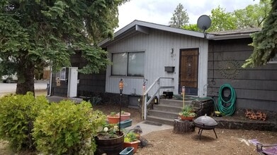 Building Photo - 080-471 Clay Triplex, Bend