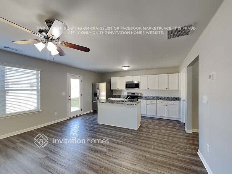 Building Photo - 301 Nutwood Trce