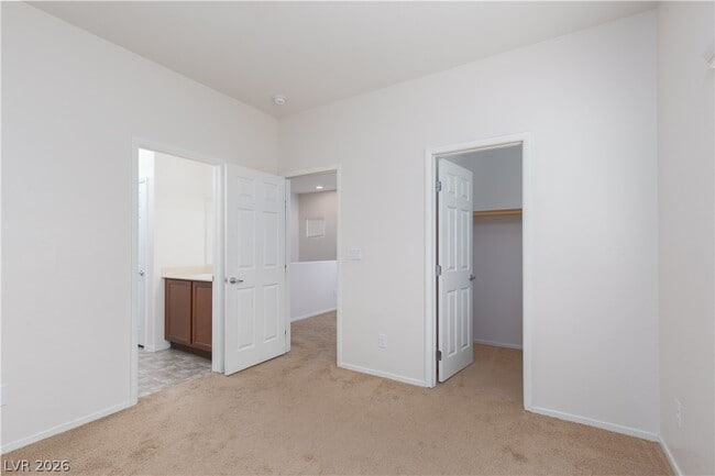 Building Photo - 2875 Rough Green St