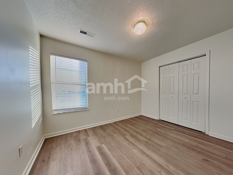 Building Photo - 7525 Saddlebrooke Dr