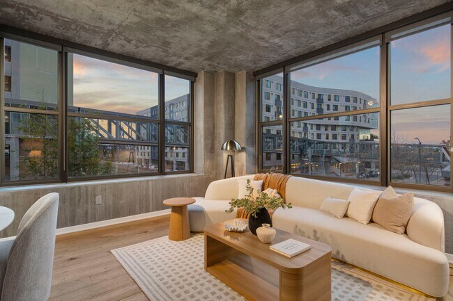 Building Photo - 2 Bed/2 Bath Luxury Condo at The Bond