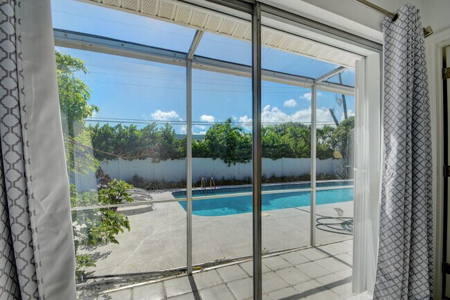 Building Photo - 1171 Bimini Ln