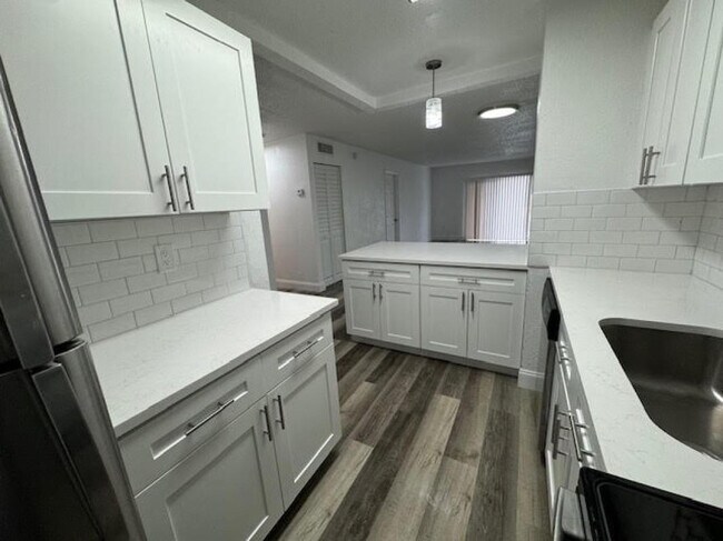 Building Photo - 5525 SW 41st St