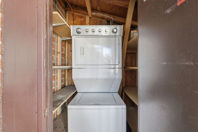 Building Photo - Charming Furnished, 55+ Community in Green Valley!