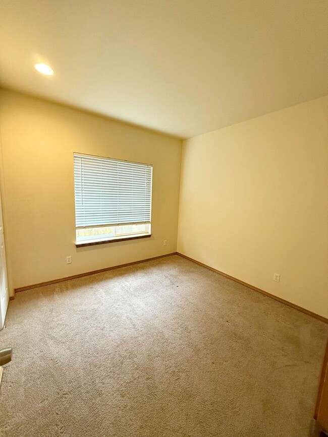 Building Photo - One story home in Suquamish.