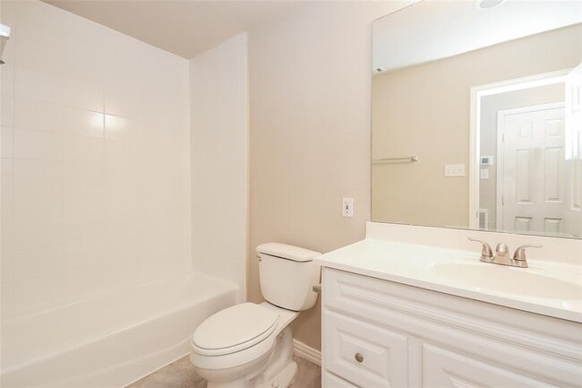 Building Photo - 14003 Apple Dr