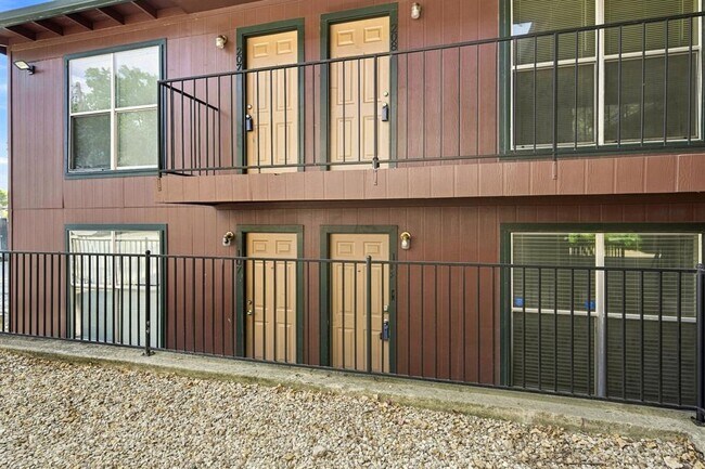 Building Photo - 2319 Greenfield Pkwy