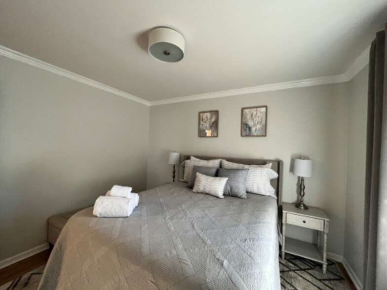 Building Photo - 8024 Outlook Dr