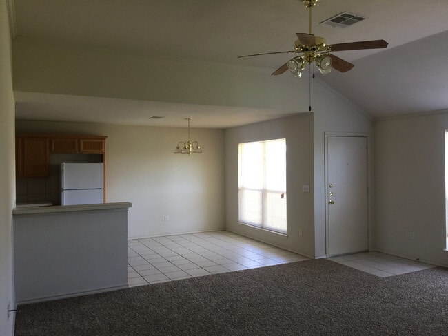 Building Photo - Duplex *LEASING SPECIAL AVAILABLE*