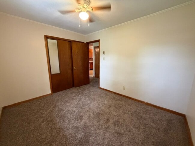 Building Photo - 2 Bed 1 Bath Duplex