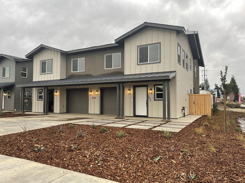 Building Photo - 2047 W Corvina Ave