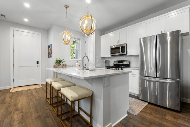 Building Photo - Beautiful 3-Bed, 3-Bath Home in Reeds Cros...
