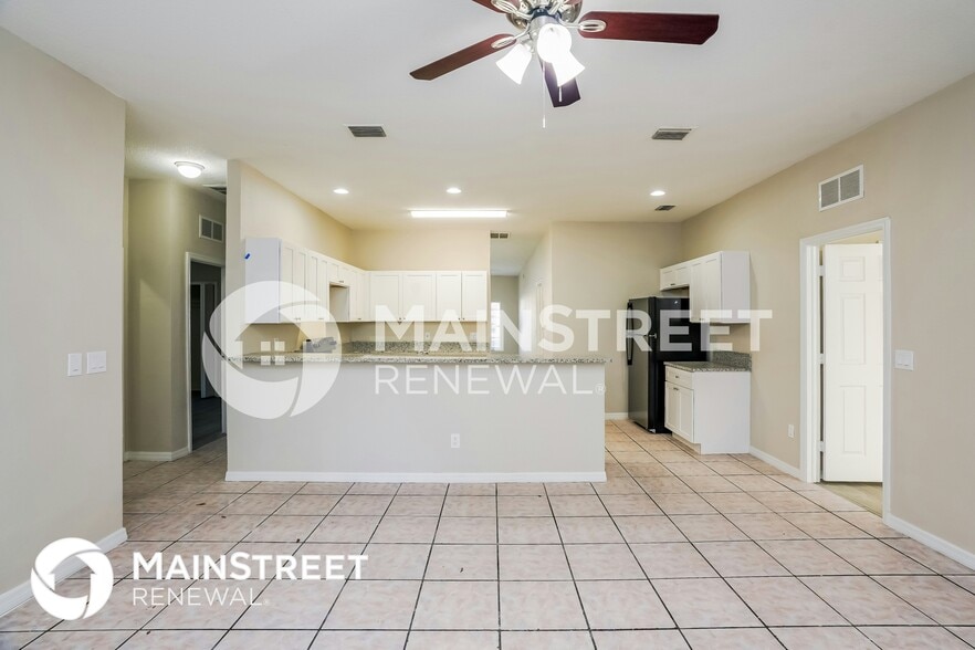 Building Photo - 4042 18th Ave S