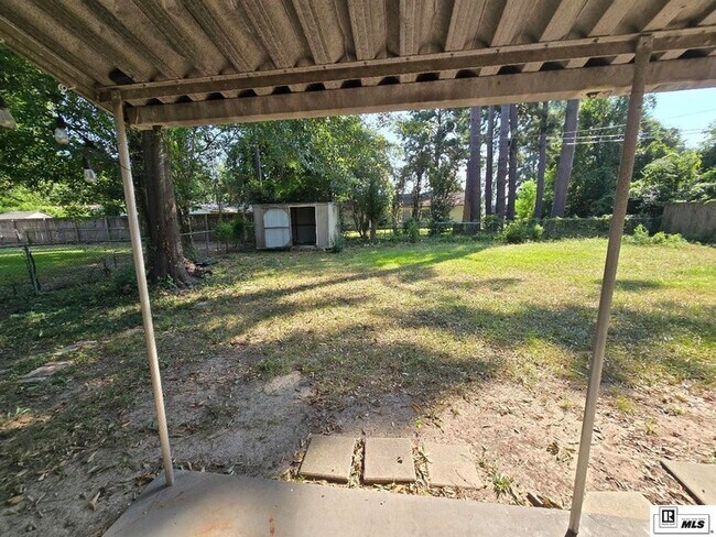 Building Photo - 2306 Debastrop Dr