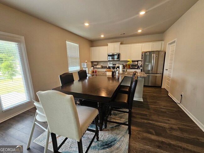 Building Photo - 52 White Spruce Wy