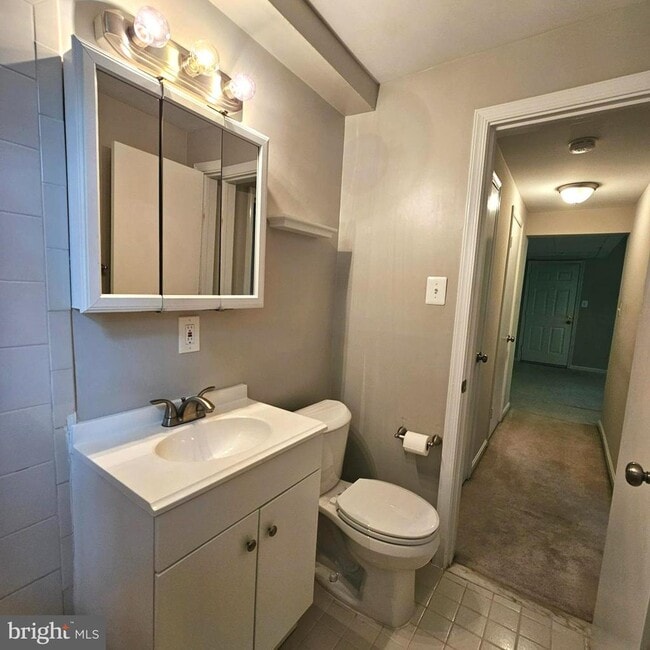 Building Photo - 1806 Key Blvd