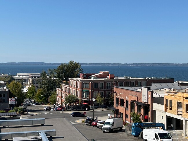 Building Photo - 2 Bed / 2 Bath Bay-View Condo for Rent in ...