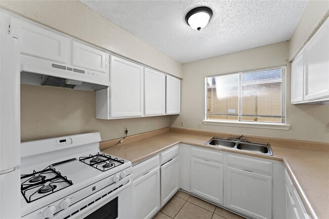 Building Photo - 5810 Twisted Pine Ct