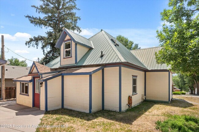 Building Photo - Charming Single Family Home in Rifle for Rent