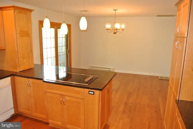Building Photo - 421 Park Hills Dr