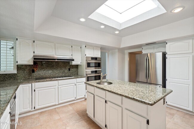 Building Photo - 7250 E Paradise Dr