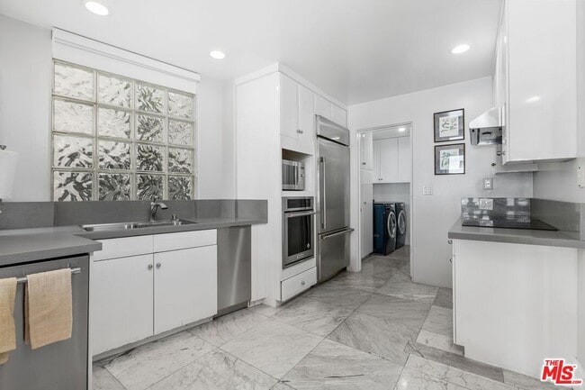 Building Photo - 11834 Pacific Coast Hwy