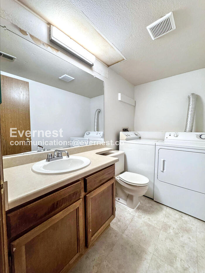 Building Photo - 7507 S Steele St