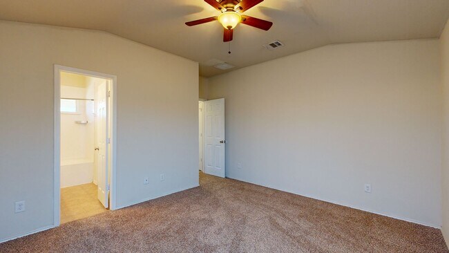 Building Photo - FREE DECEMBER RENT!!!