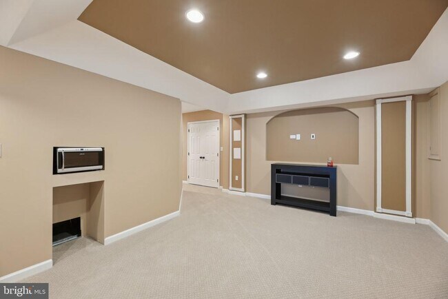 Building Photo - 2042 Clarkson Dr