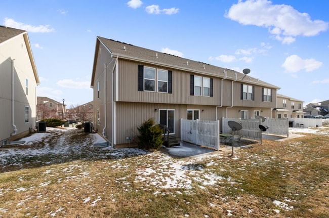 Building Photo - Spacious Two Bedroom Townhome - Available end of February