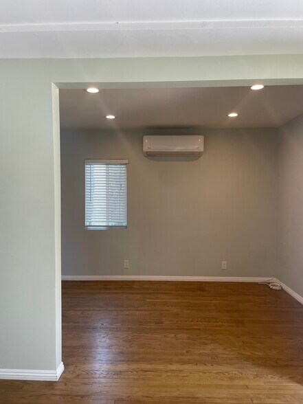 Building Photo - 300 W Hillsdale St