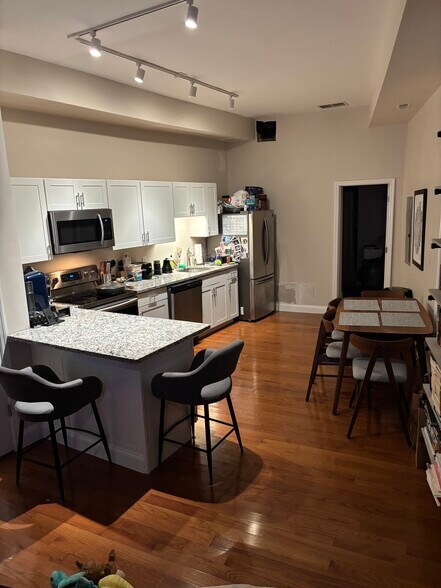 Building Photo - 31 Bleecker Pl