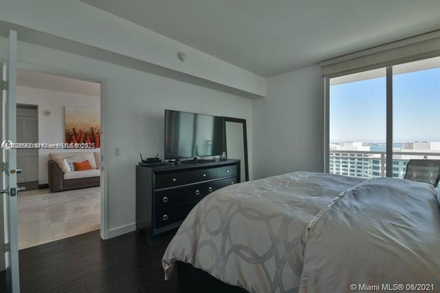 Building Photo - 951 Brickell Ave