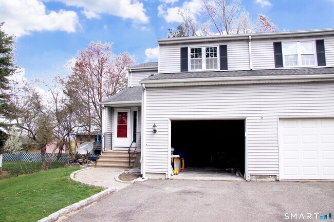Building Photo - 203 Capewell Ave
