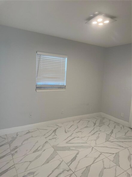 Building Photo - 5617 Gateway Dr