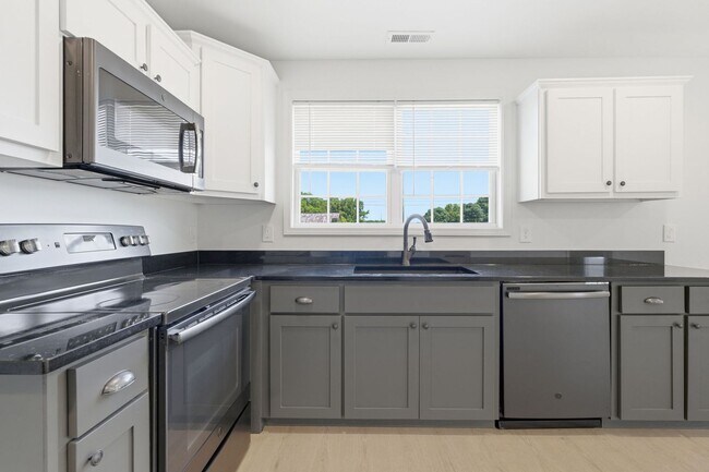 Building Photo - Charming Updated Home with Expansive Yard in Joelton!