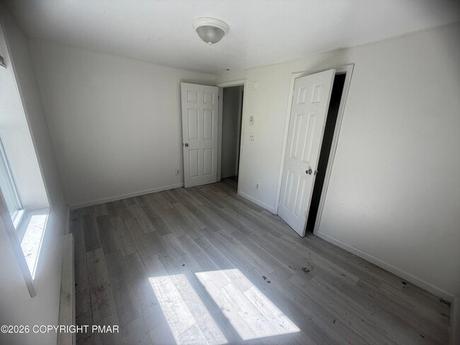 Building Photo - 2186 Spring Dr