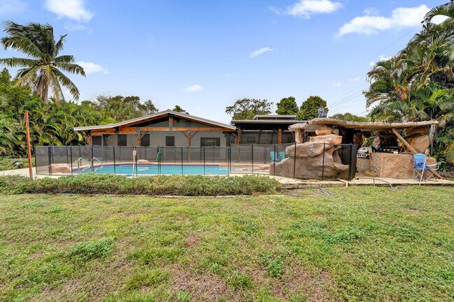 Building Photo - 5612 Harding St