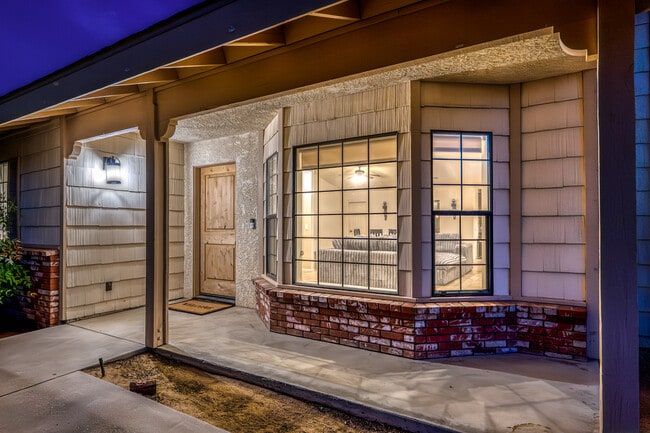 Building Photo - 57731 San Tropeze Dr