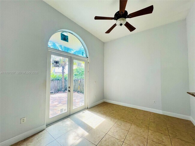 Building Photo - 16020 SW 91st Ct