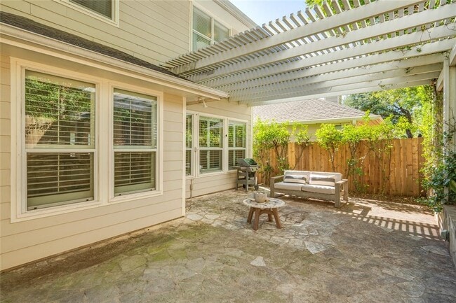 Building Photo - 2729 Kinney Oaks Ct